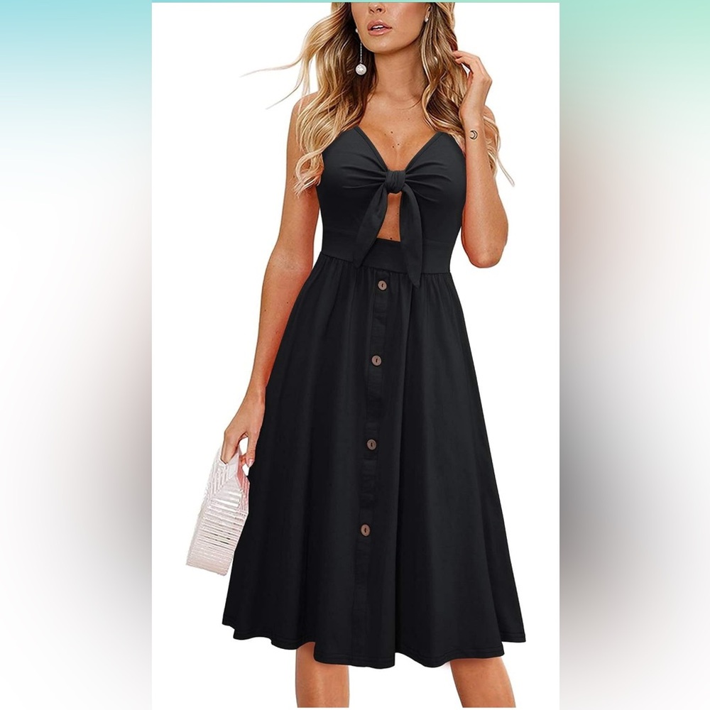 Cute black cut out dress with pockets!